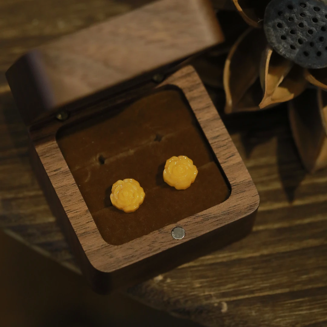 麦麦【展诗】天然蜜蜡花花+925 耳钉 多样性发货