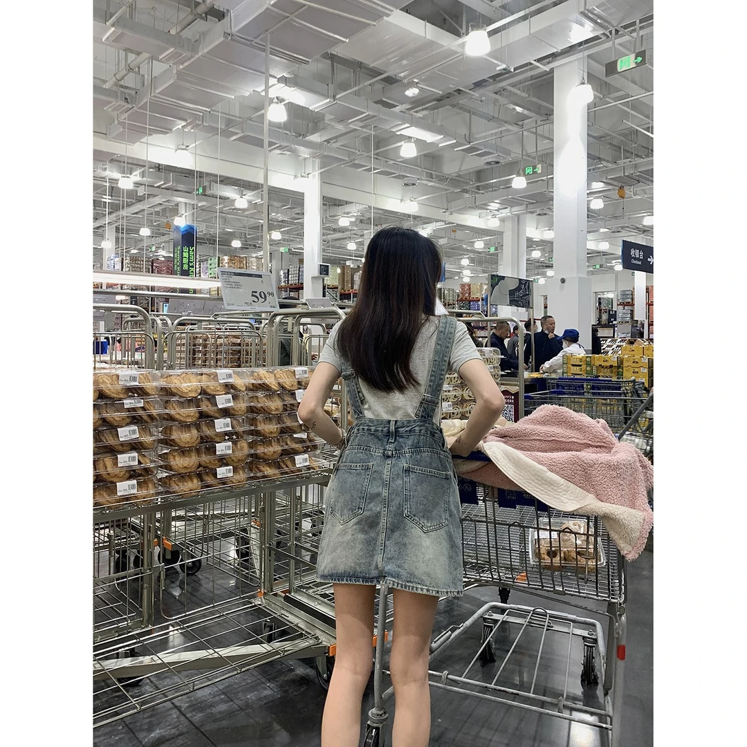 复古港风宽松水洗做旧短款小个子少女牛仔背带连衣裙2025新款夏季