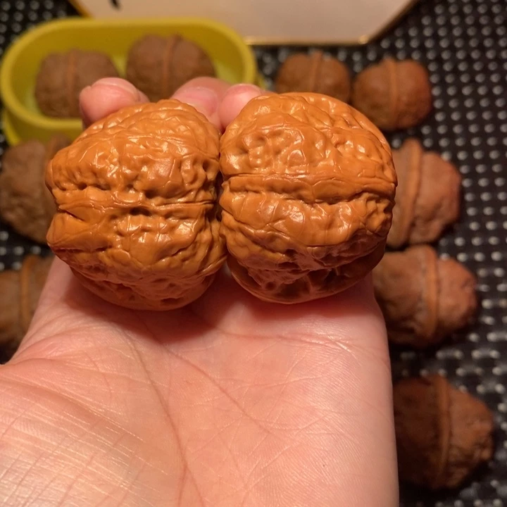 翡***制把件文玩核桃肉球