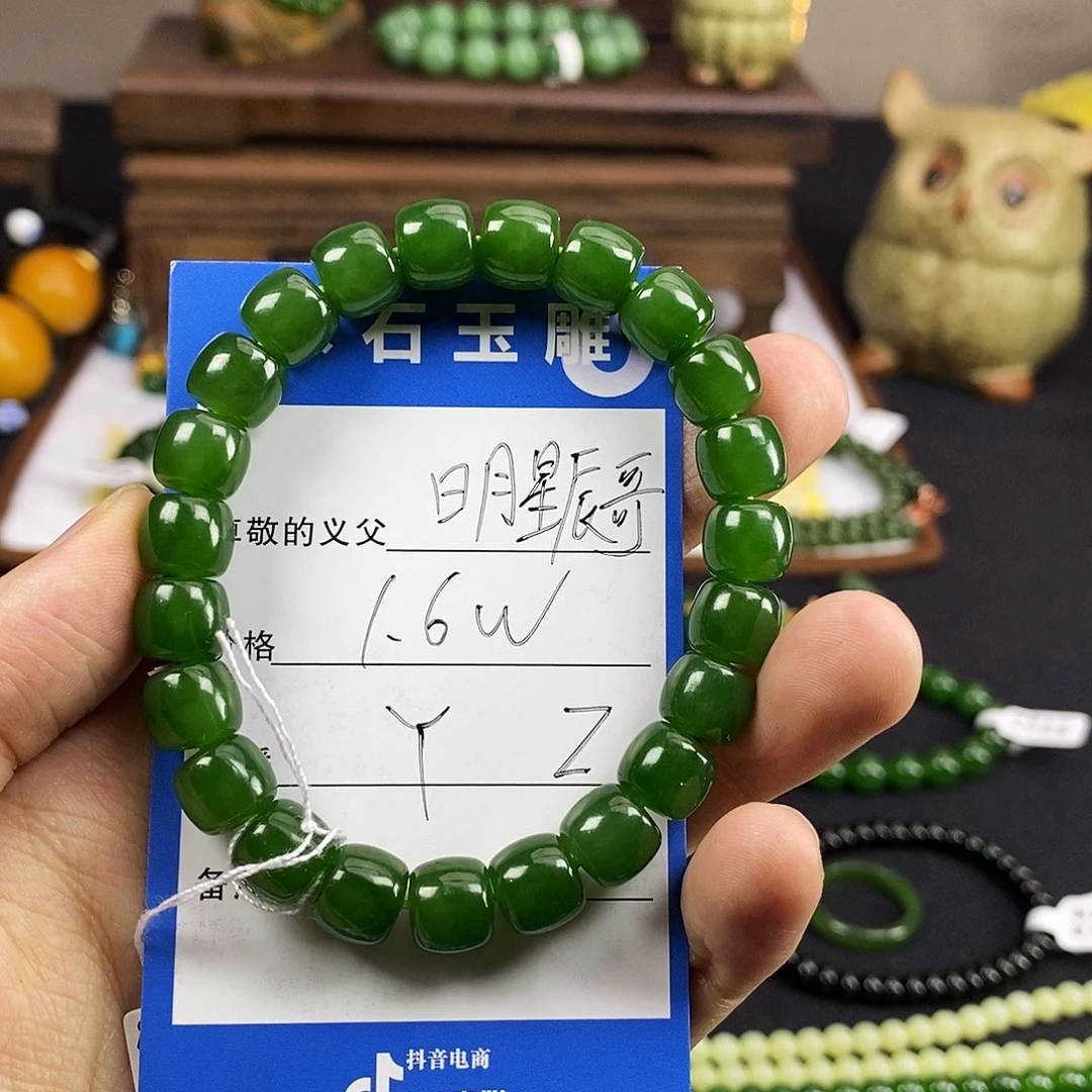 日***｝和田玉未镶嵌颈饰