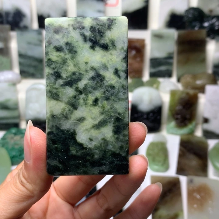 独山玉未镶嵌颈饰