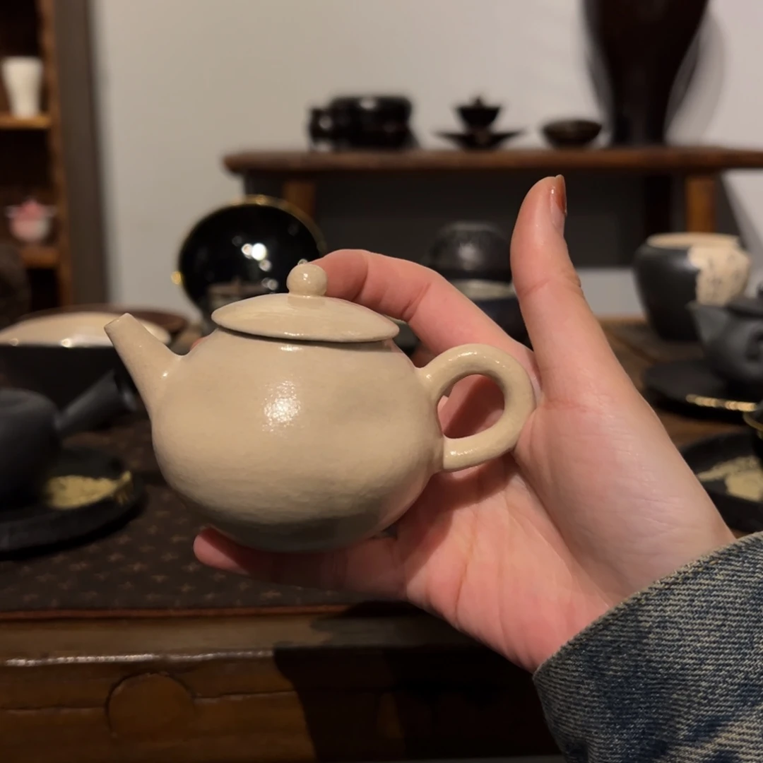 摆件陶瓷。    陶瓷。