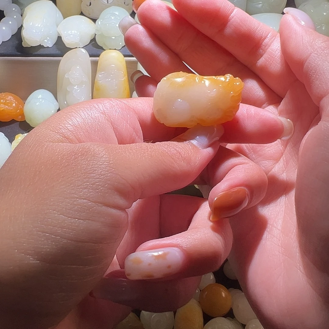 千***尊和田玉未镶嵌颈饰