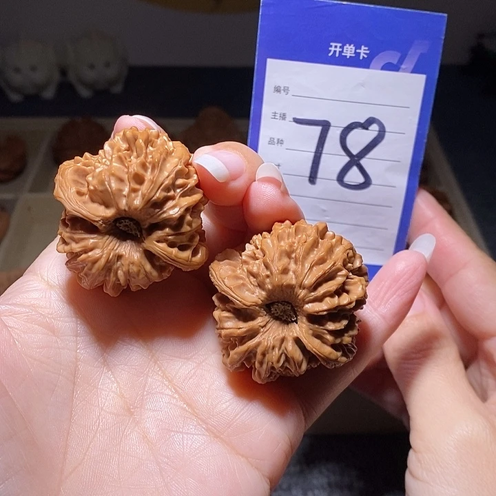 文玩核桃把件酒杯底龙门涧40左右