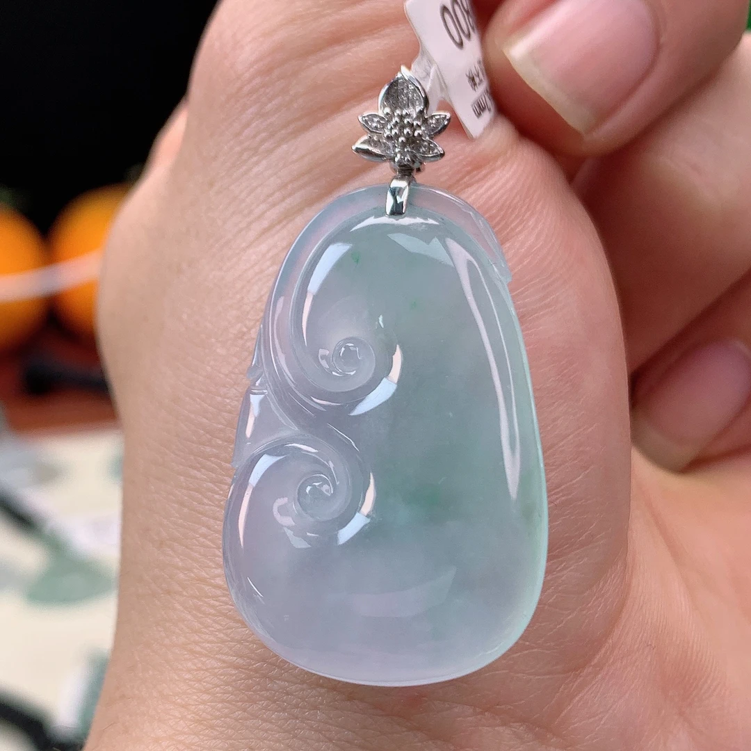 缅甸天然A货翡翠冰种如意吊坠36.2×23.7×6.7mm
