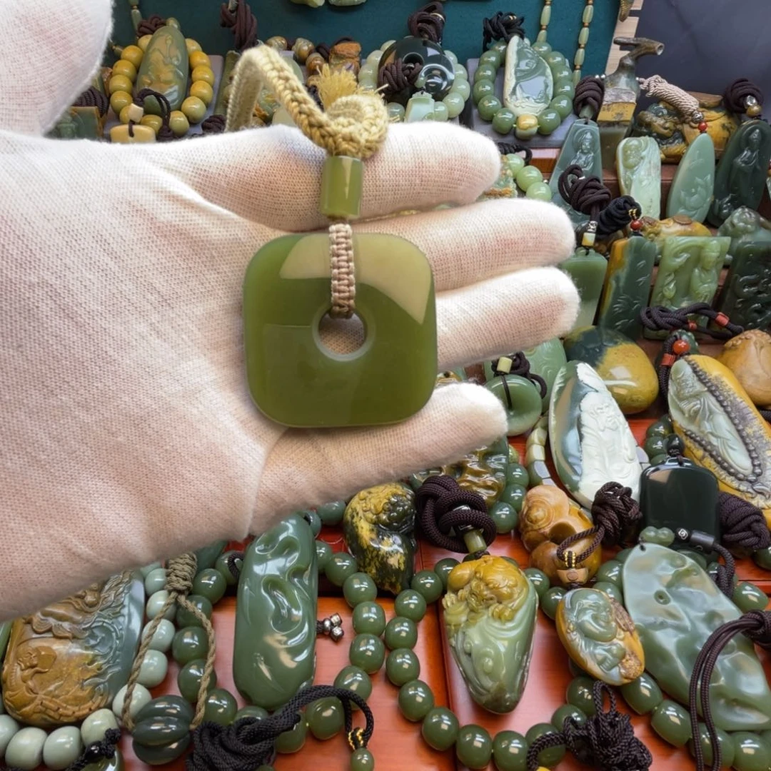 岫岩老玉（透闪石质玉）未镶嵌颈饰