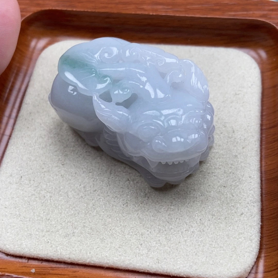 翡翠未镶嵌颈饰如意