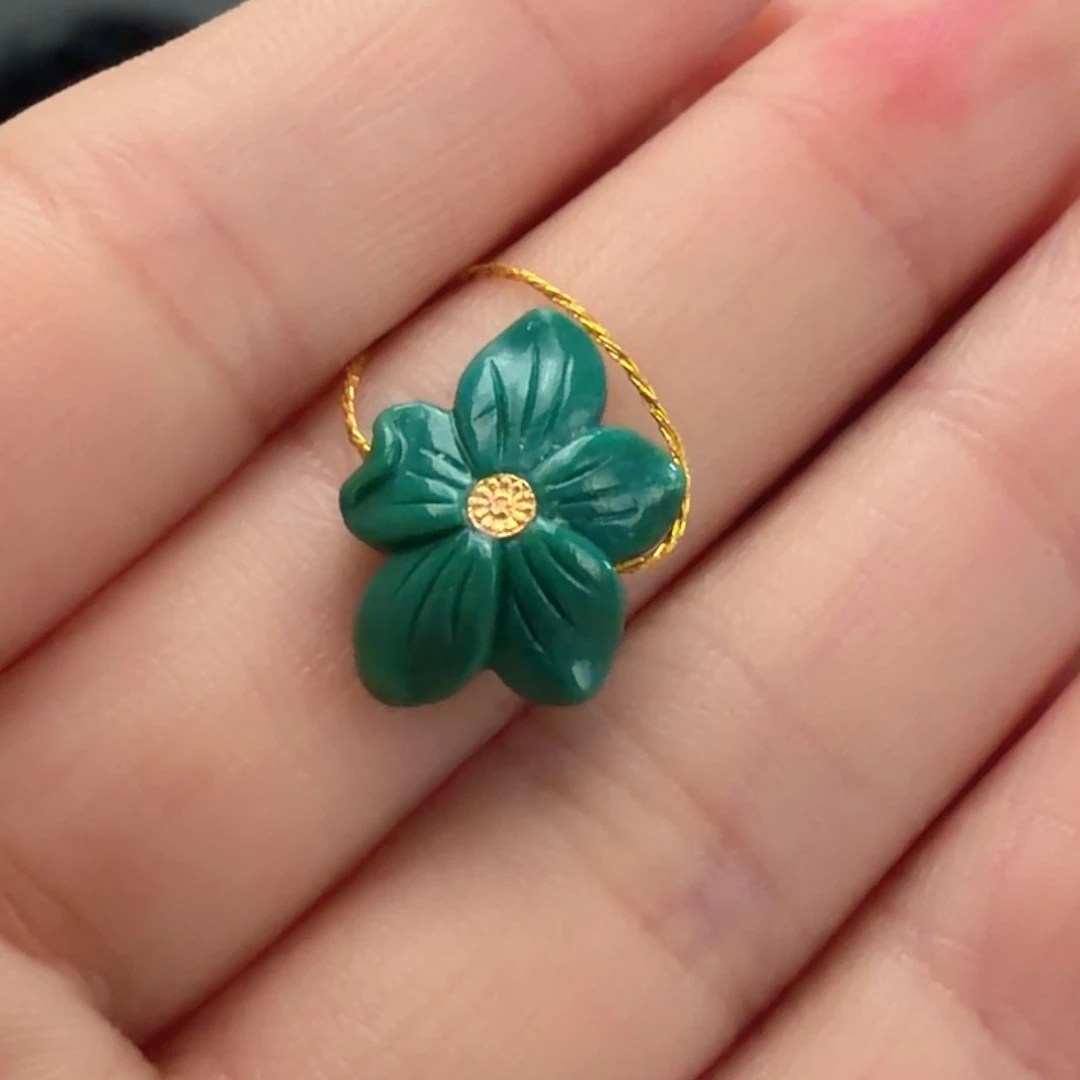 绿松石未镶嵌颈饰