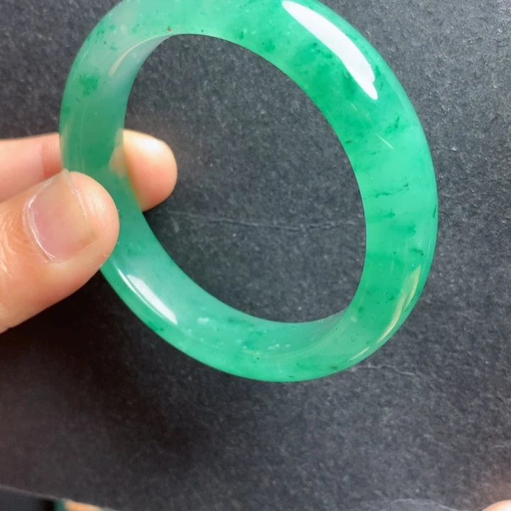 未镶嵌手镯石英质玉