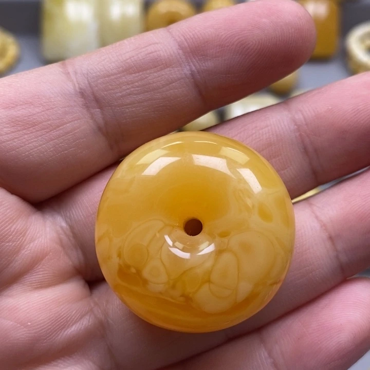 琥珀未镶嵌颈饰吊坠