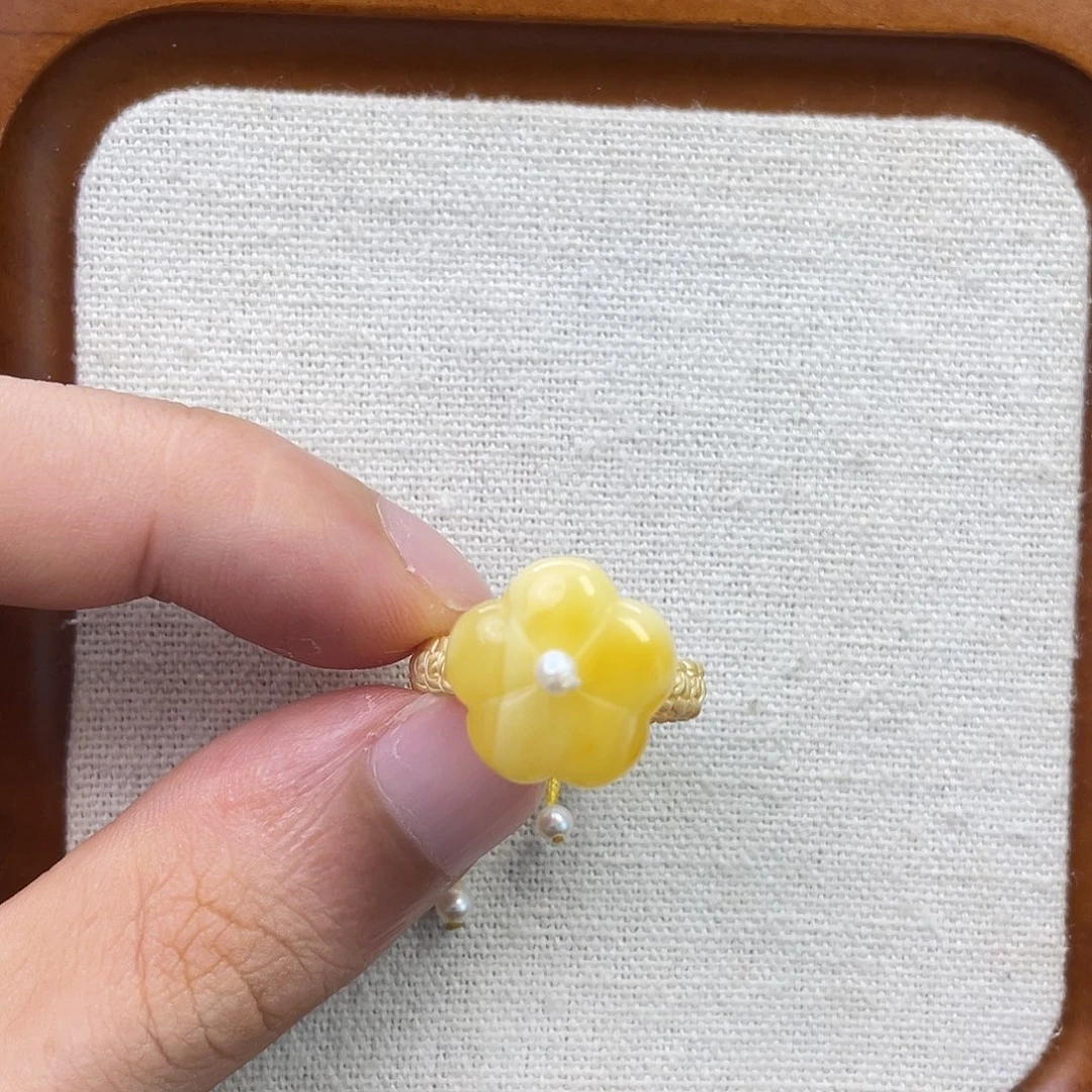 裸石琥珀未镶嵌戒指花花