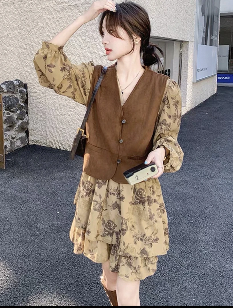 2025秋季复古风西域风减龄时尚拼接设计马甲百搭碎花裙套装