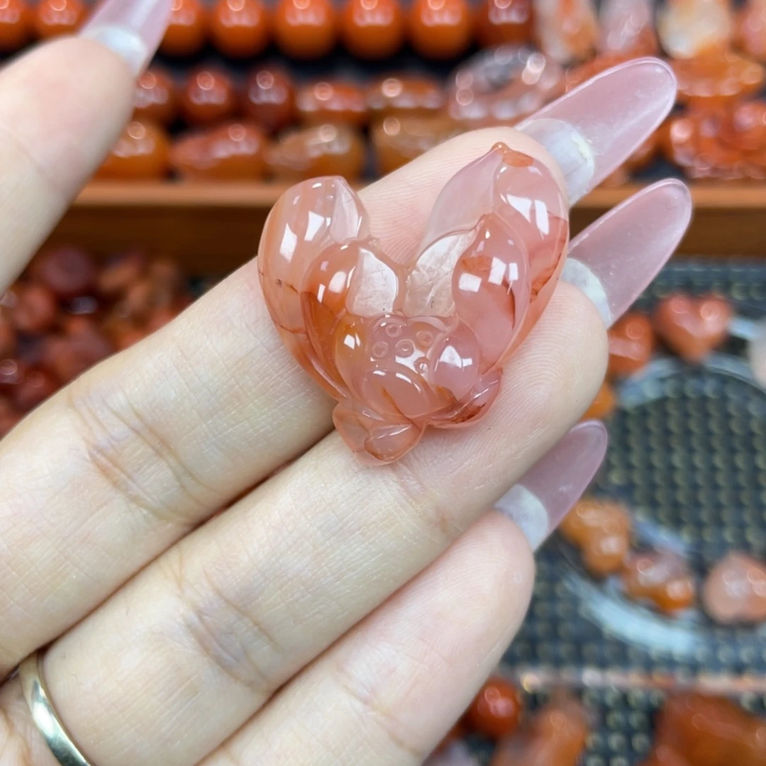 南红玛瑙未镶嵌颈饰荷花