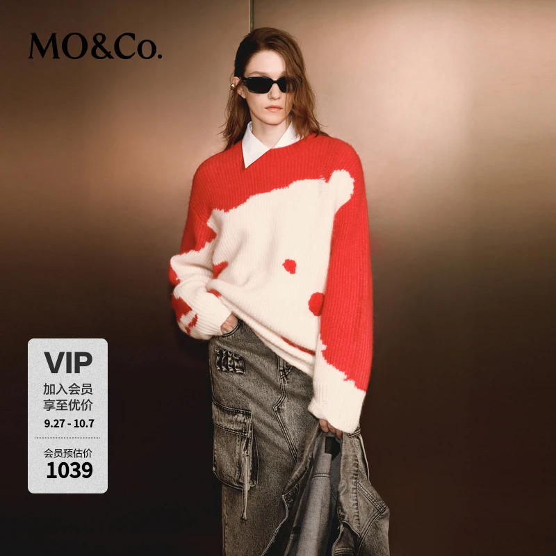 MOCO秋羊驼毛趣味小熊磨烂破洞宽松圆领毛衣MBD3SWTT11