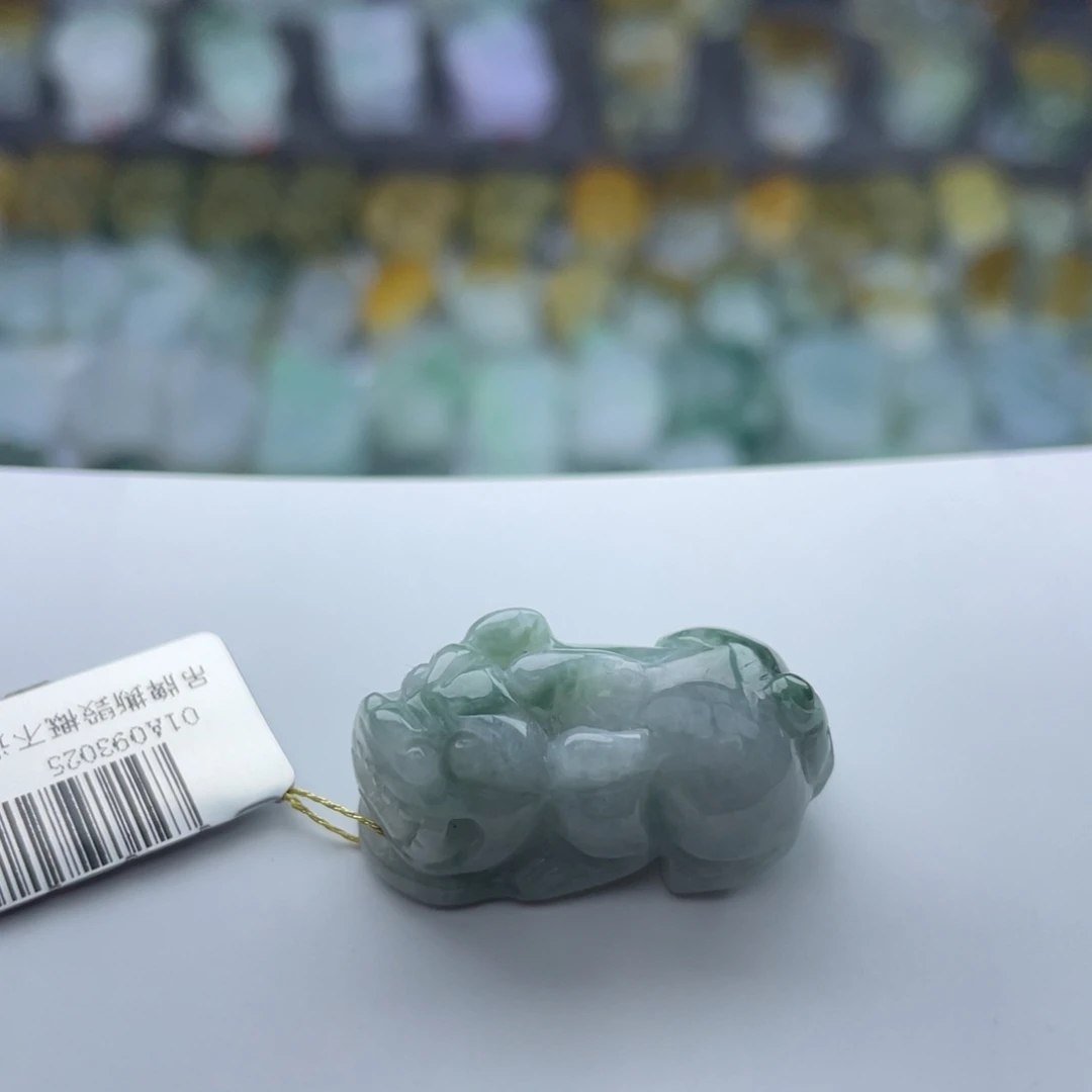 翡翠未镶嵌颈饰貔貅