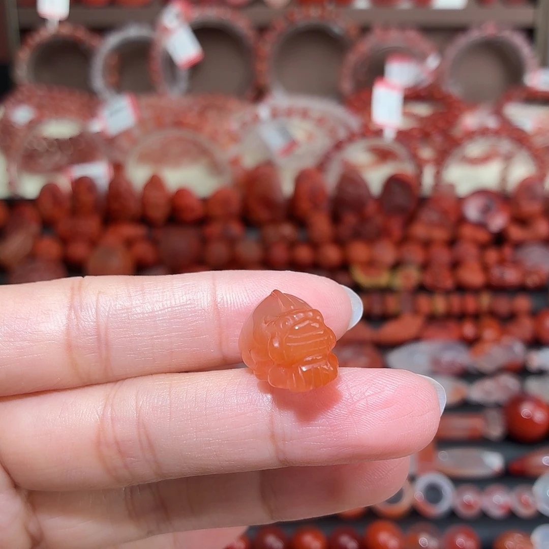 南红玛瑙未镶嵌颈饰貔貅