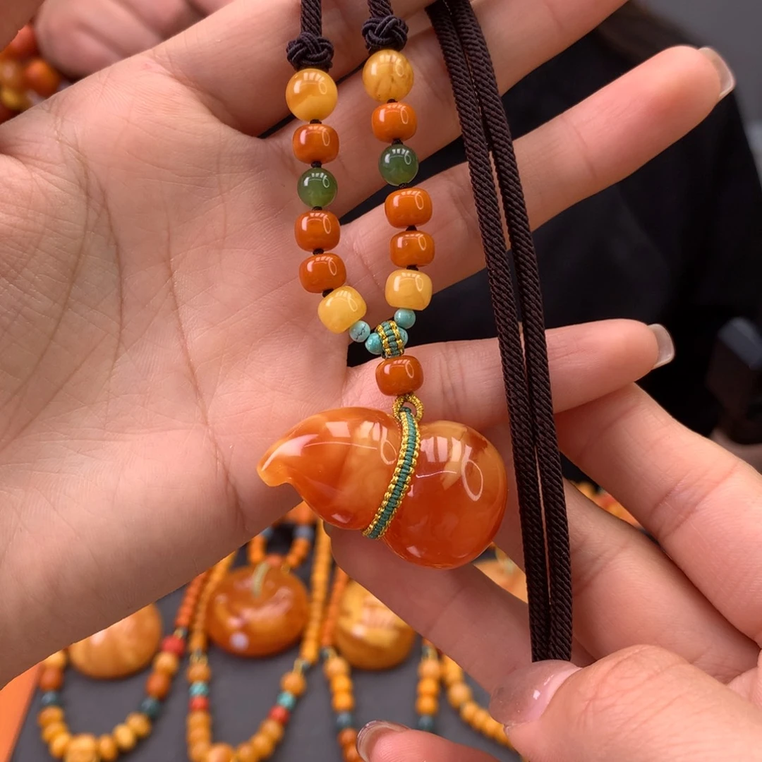 蜜蜡颈饰未镶嵌好**连葫芦