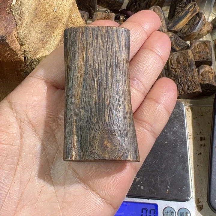 沉香吊坠紫棋楠沉香吊坠15.6克