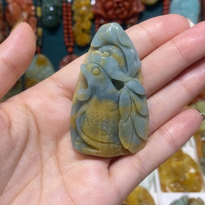 蛇纹石玉未镶嵌颈饰