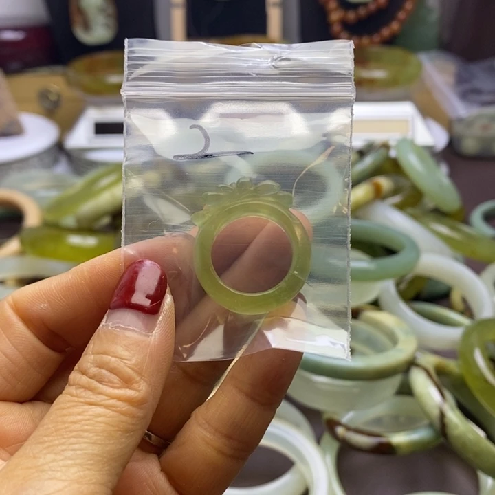 蛇纹石玉手镯未镶嵌每****