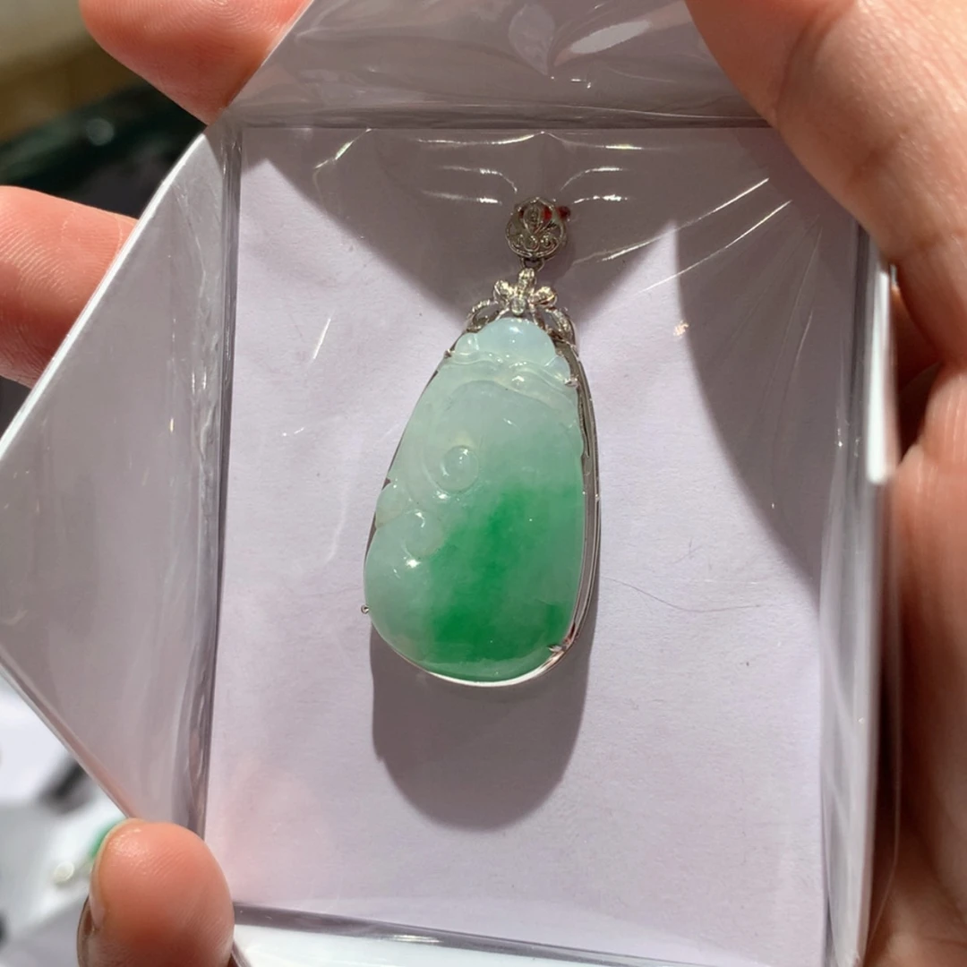 【闪购商品】翡翠颈饰18K金镶嵌翡翠首饰