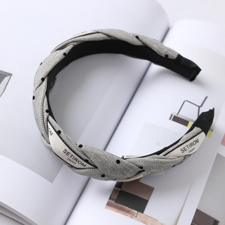 西町村屋气质布艺字母编织发箍女夏季新款复古百搭发饰XHAB40014