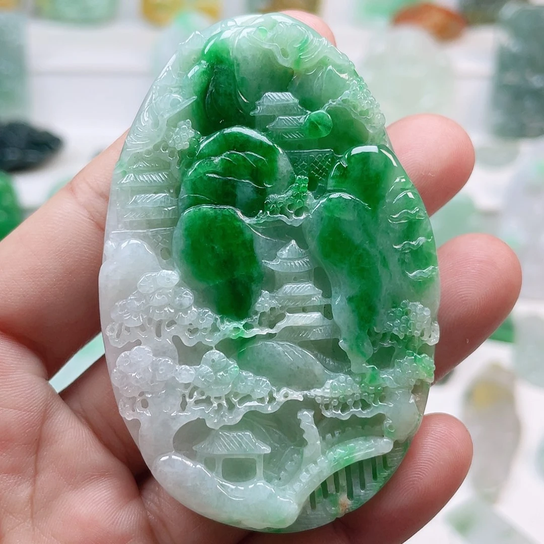 翡翠颈饰未镶嵌山水