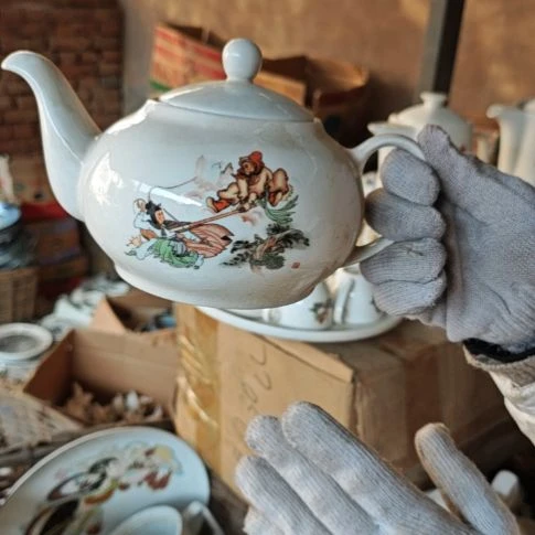 库存微瑕多孔茶壶容量800毫升