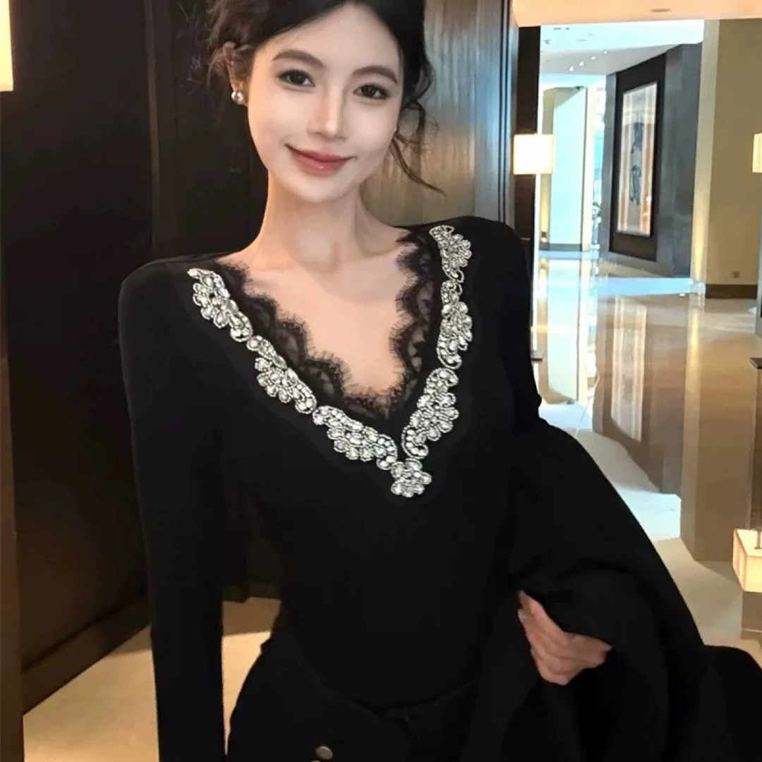 重工镶钻v领长袖T恤女秋冬蕾丝拼接修身名媛风白色显瘦打底衫上衣