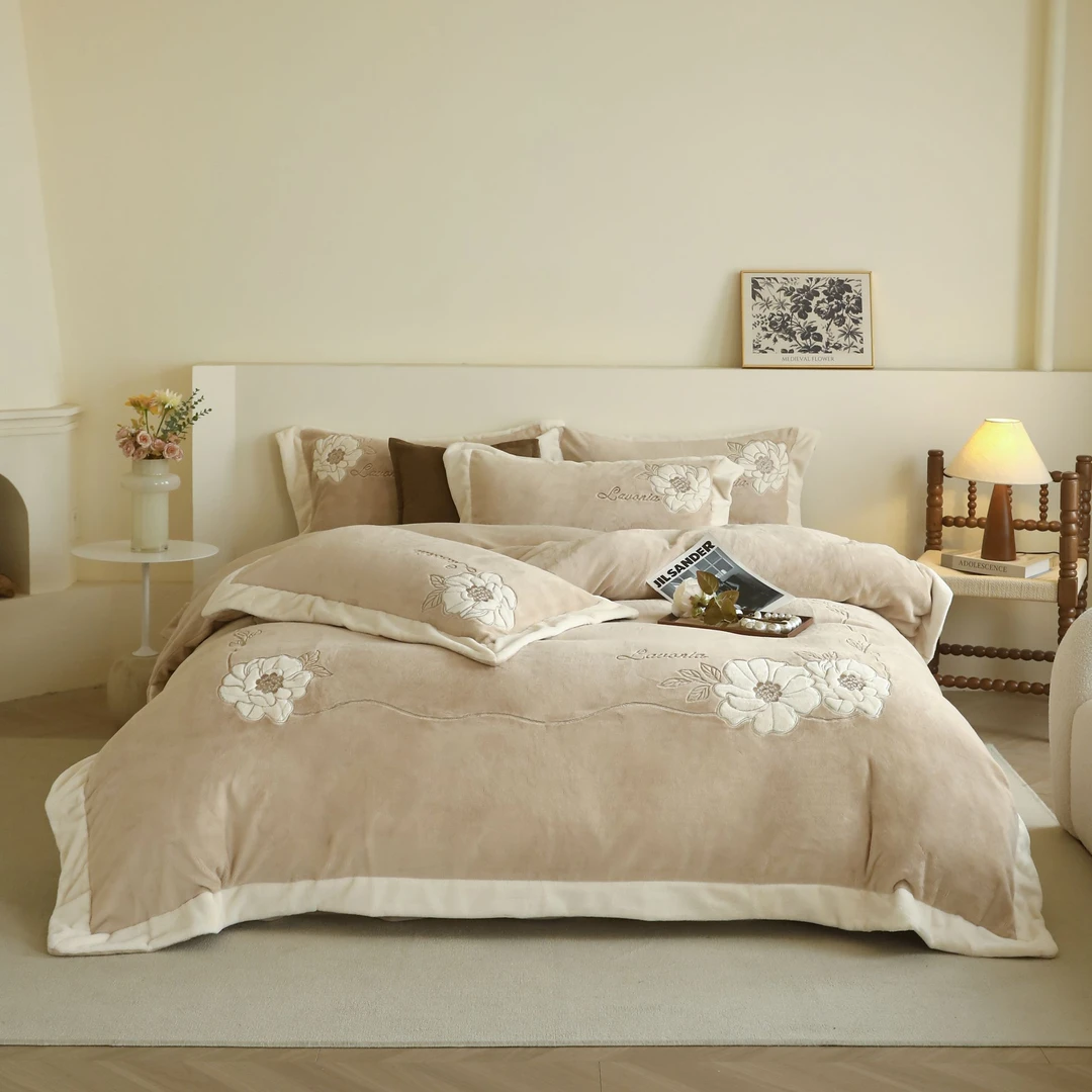 皇室嘉和洛薇卡其绒四件套宽边轻奢绣花加绒加厚柔软防寒防静电