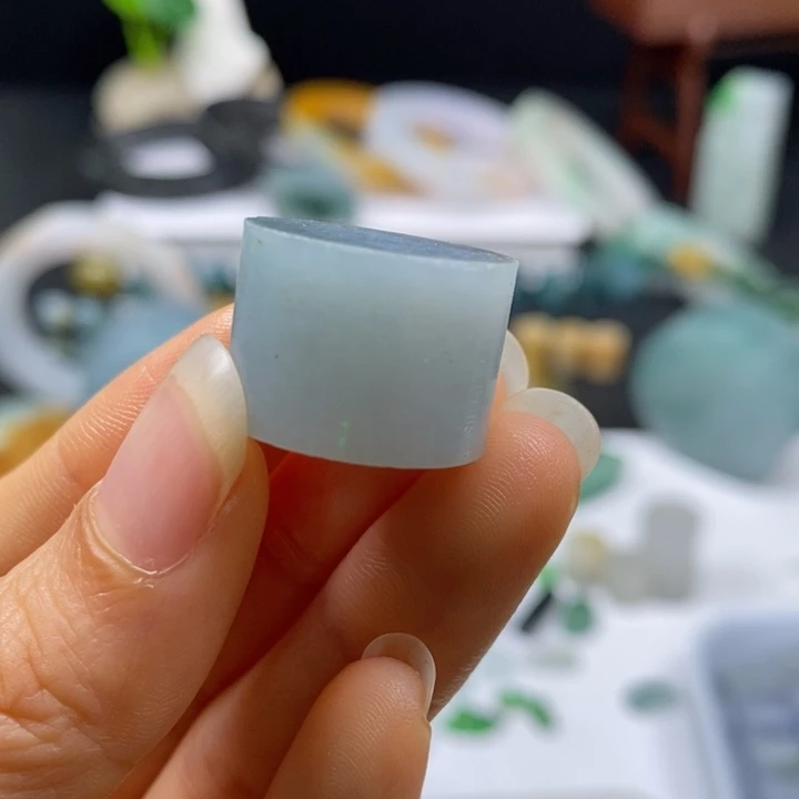 定制翡翠未镶嵌含工