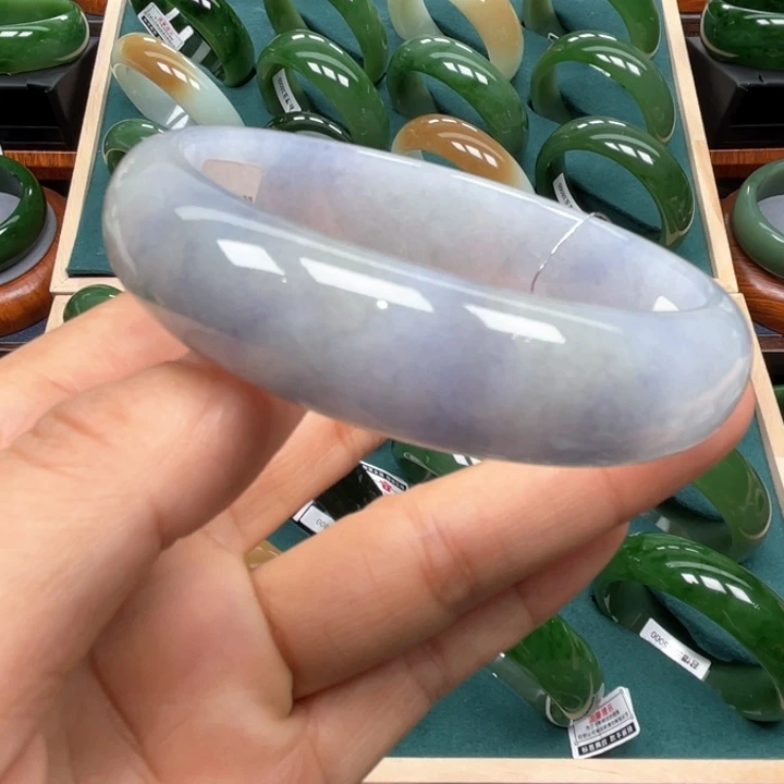 翡翠手镯未镶嵌翡翠手镯