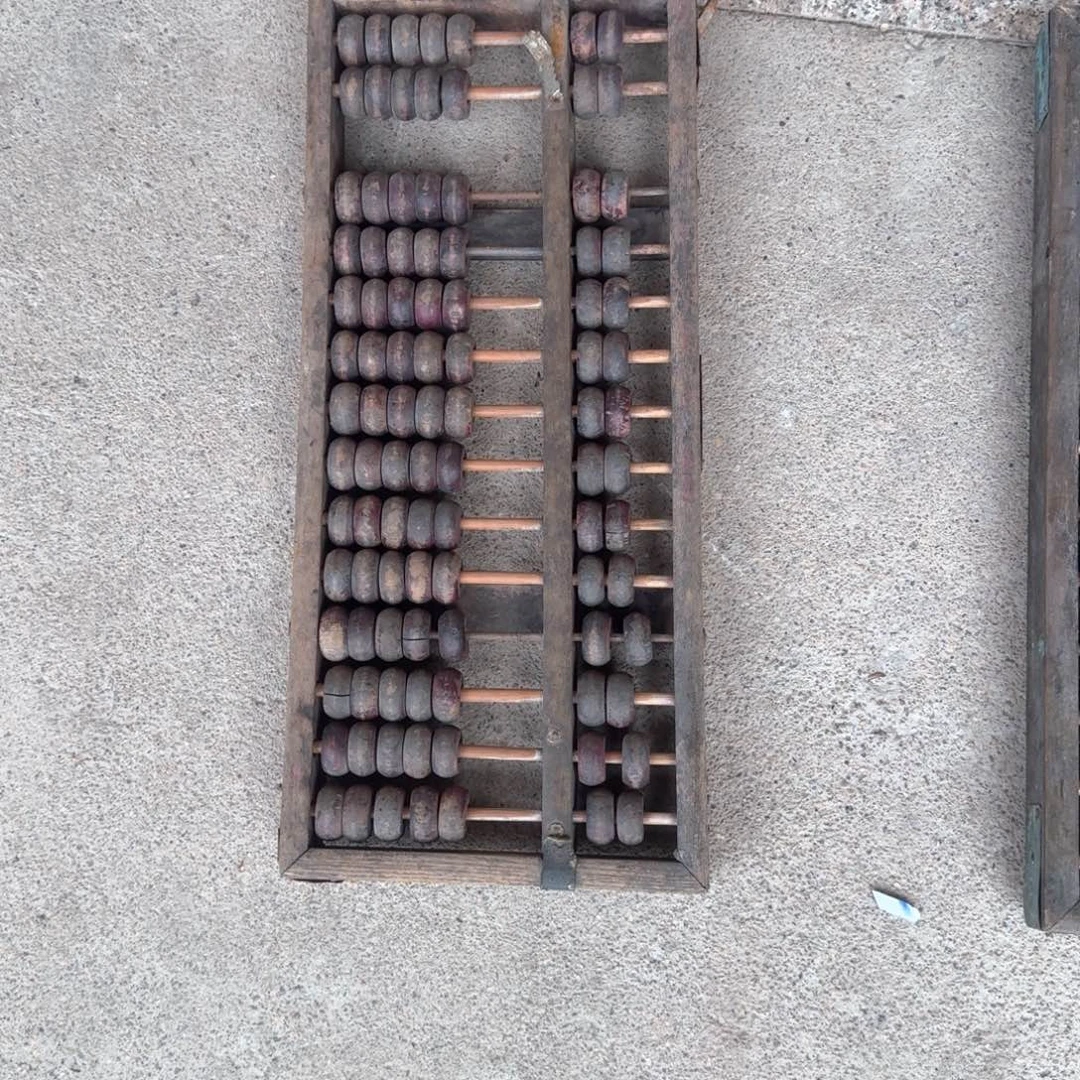 悟*木雕艺术家用手制作