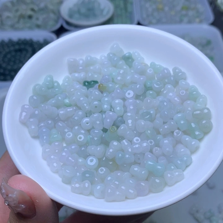 翡翠散珠卡5.7*7.5冰绿白葫芦100个