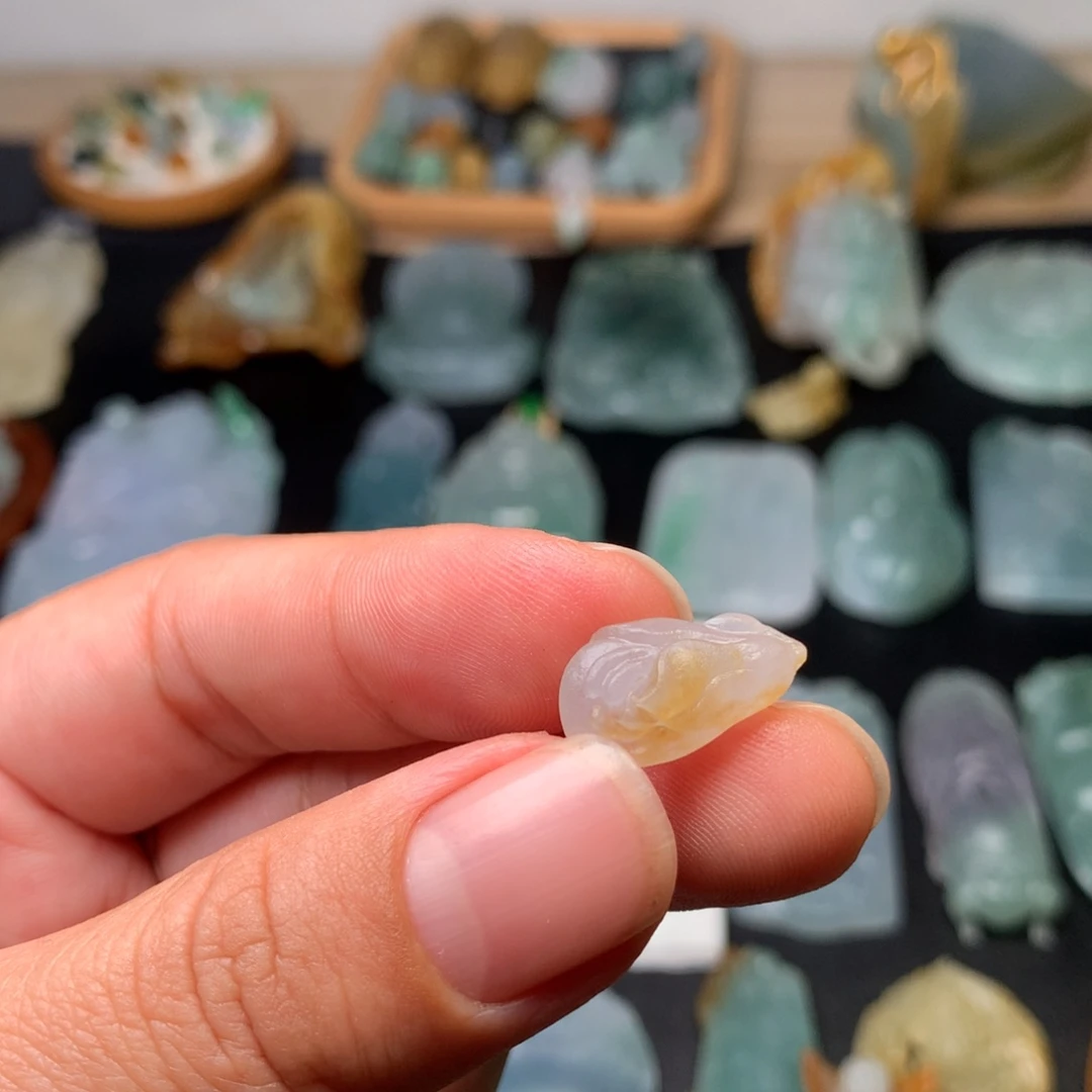 定制翡翠未镶嵌荒*玉兰花