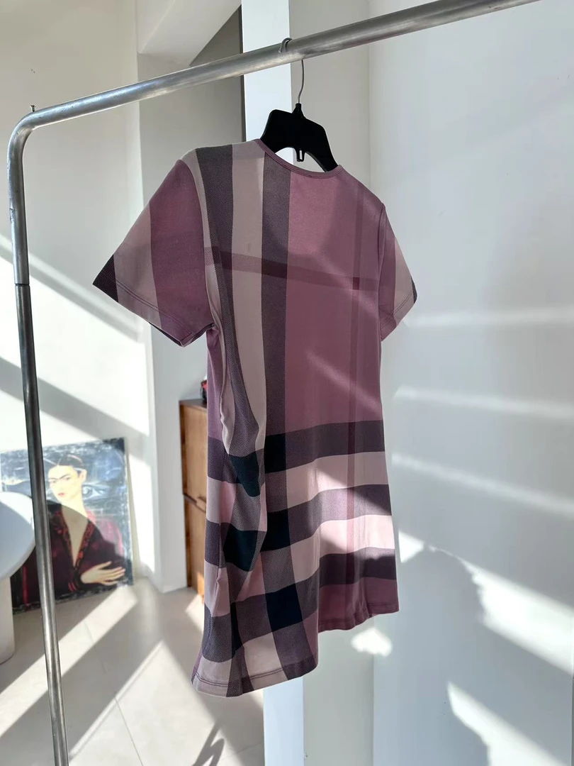 【色调完胜】英国单纯圆皮粉色的格子T恤