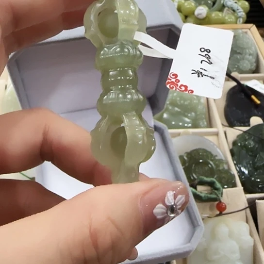 颈饰未镶嵌和田玉（糖玉）