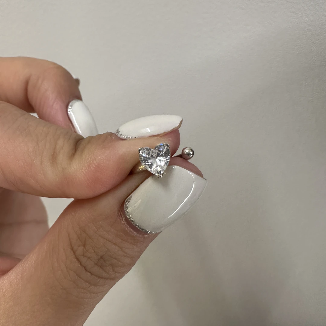 925银合成锆石耳饰 通体s925银 爱心耳骨夹