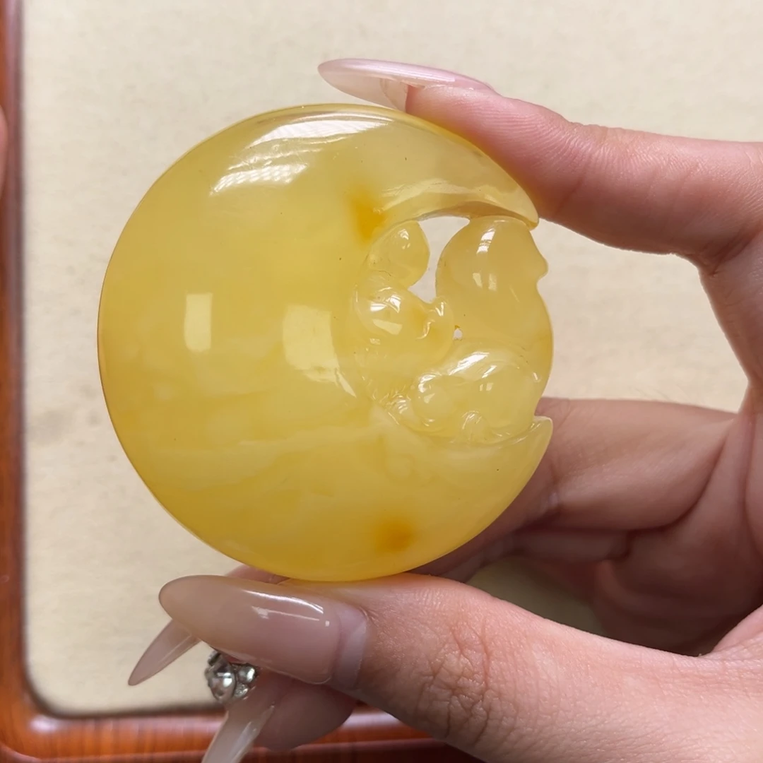 琥珀未镶嵌裸石天然琥珀月亮狐狸