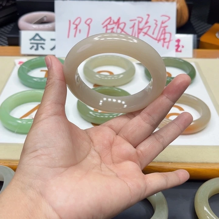 未镶嵌手镯石英质玉山*