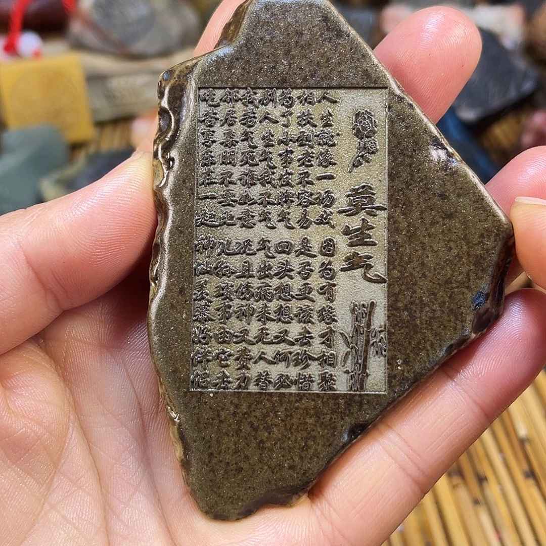 新疆原石雕刻手把件