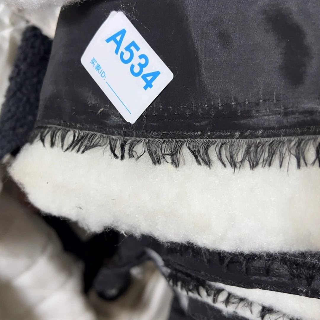 黑色西装，内衬加厚棉¥12 ， 3米534