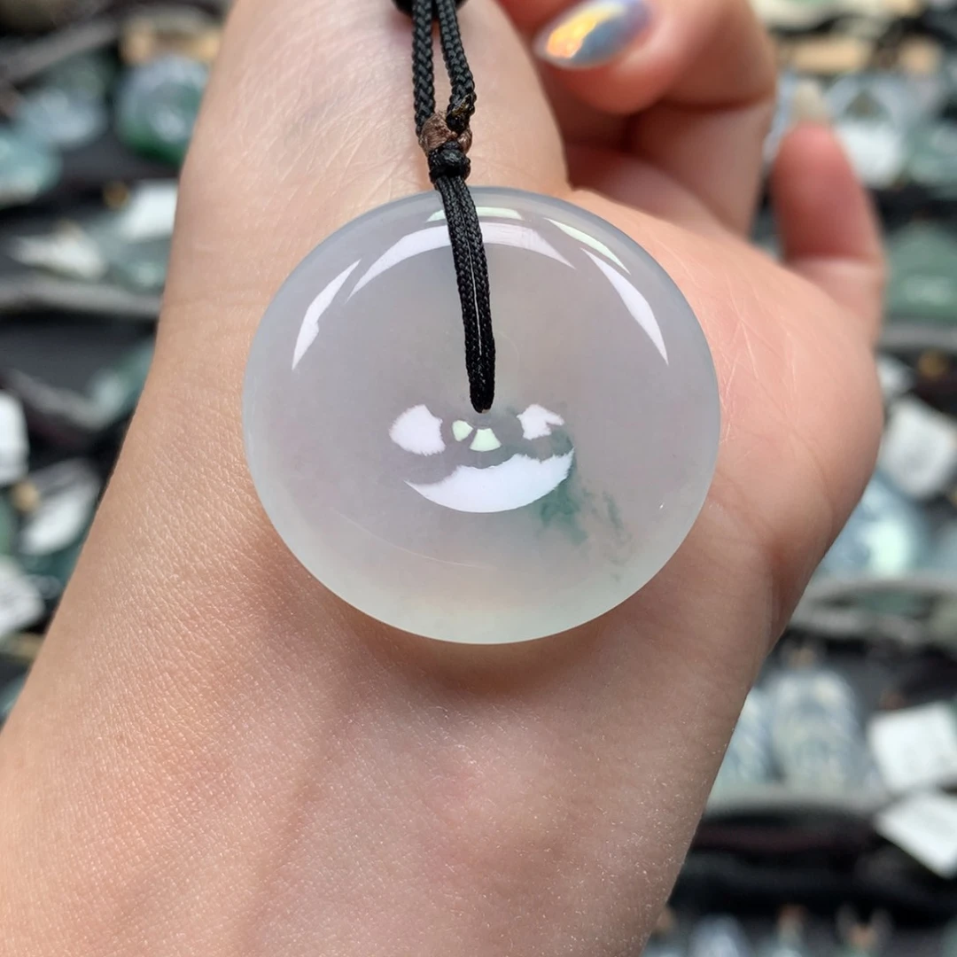 翡翠颈饰未镶嵌扣子