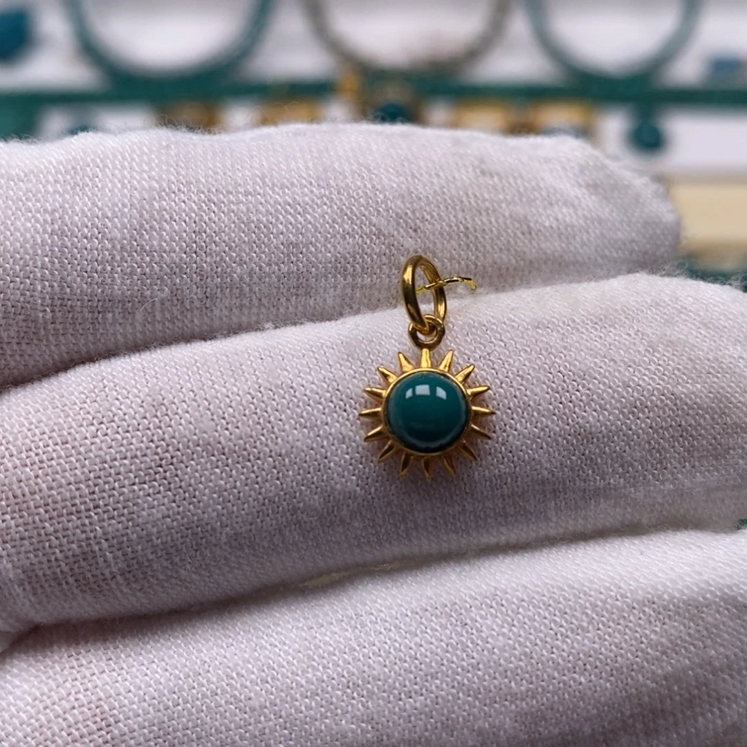 绿松石18K金镶嵌珠宝奇石太阳侧挂9mm