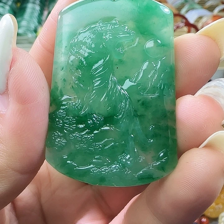 石英质玉合金吊坠