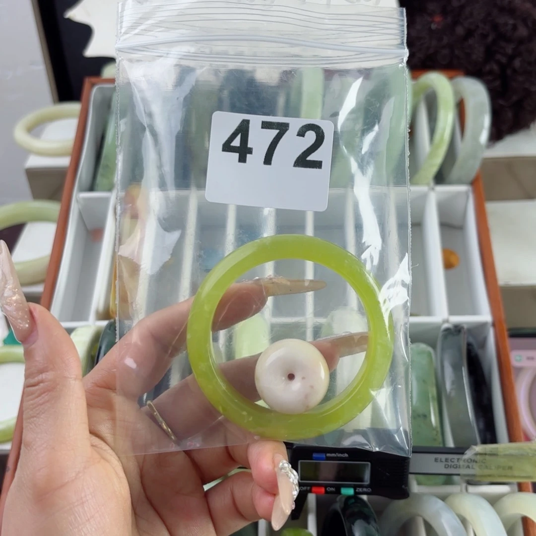 蛇纹石玉未镶嵌手镯团*_