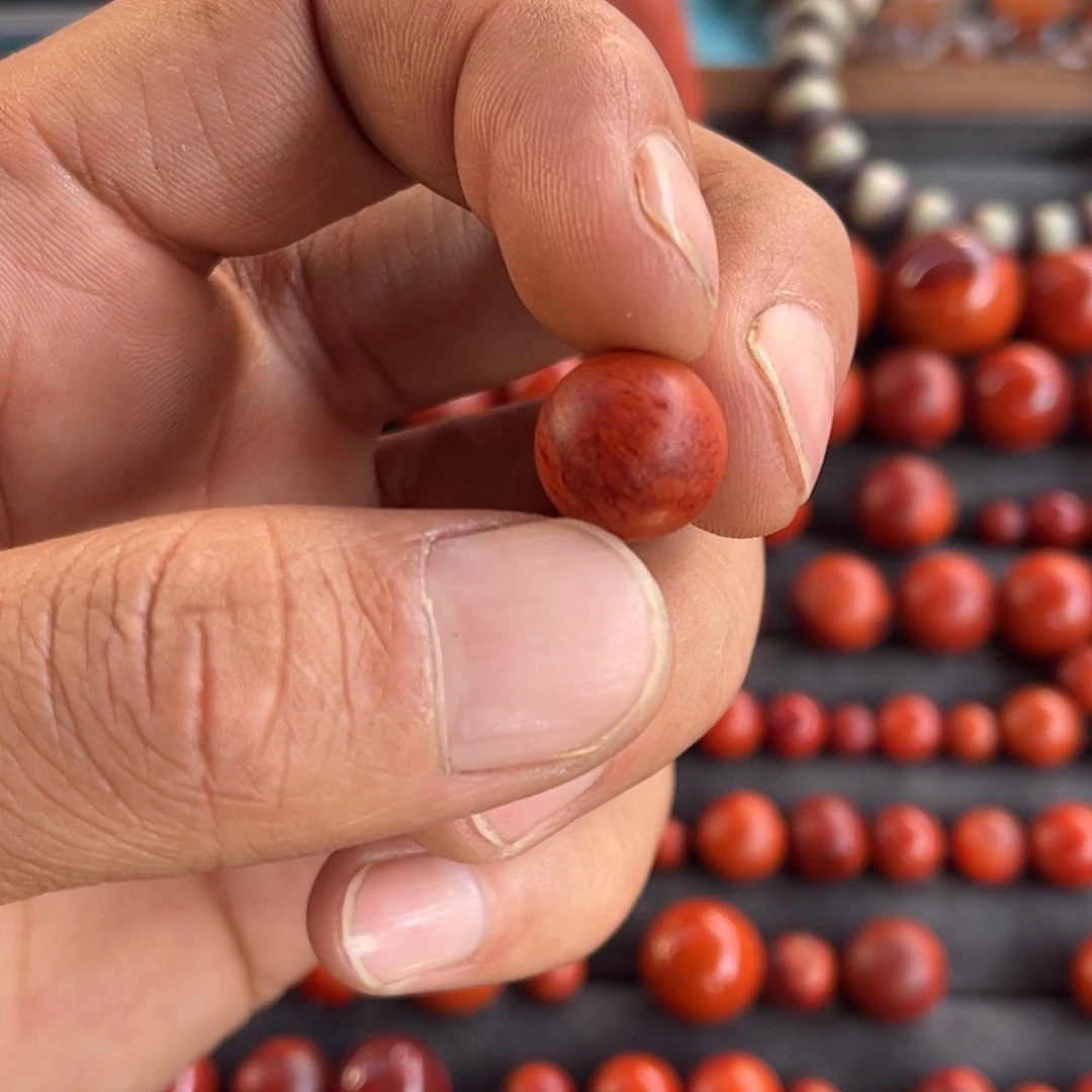 颈饰未镶嵌南红玛瑙