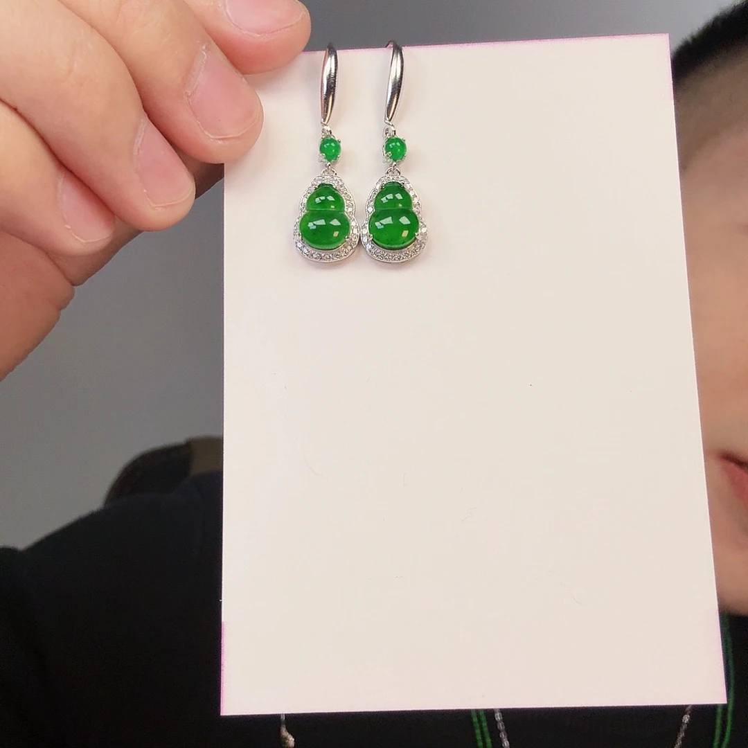 翡翠颈饰未镶嵌一对