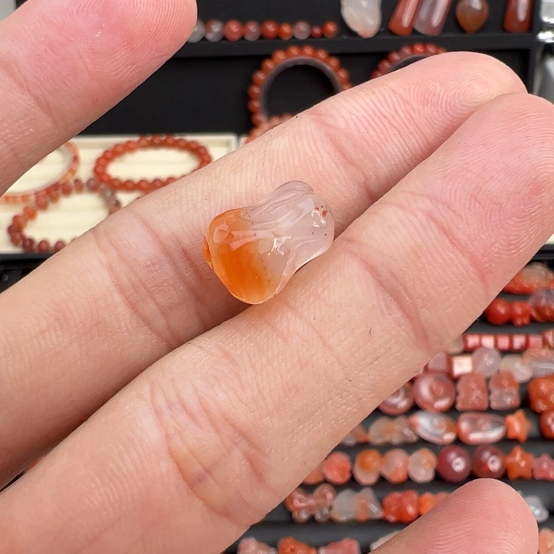 南红玛瑙未镶嵌颈饰白菜