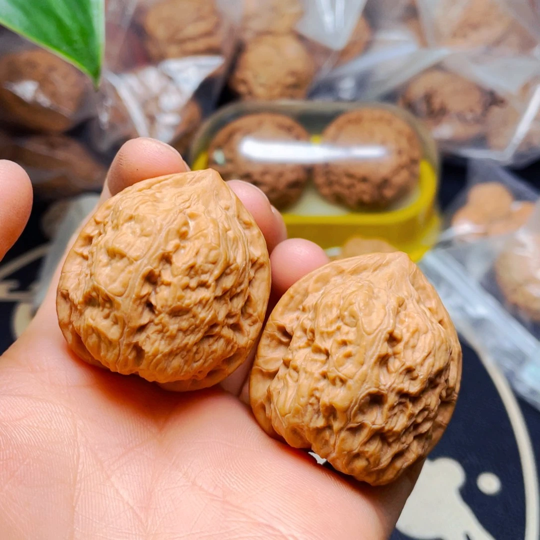 文玩核桃把件红方印